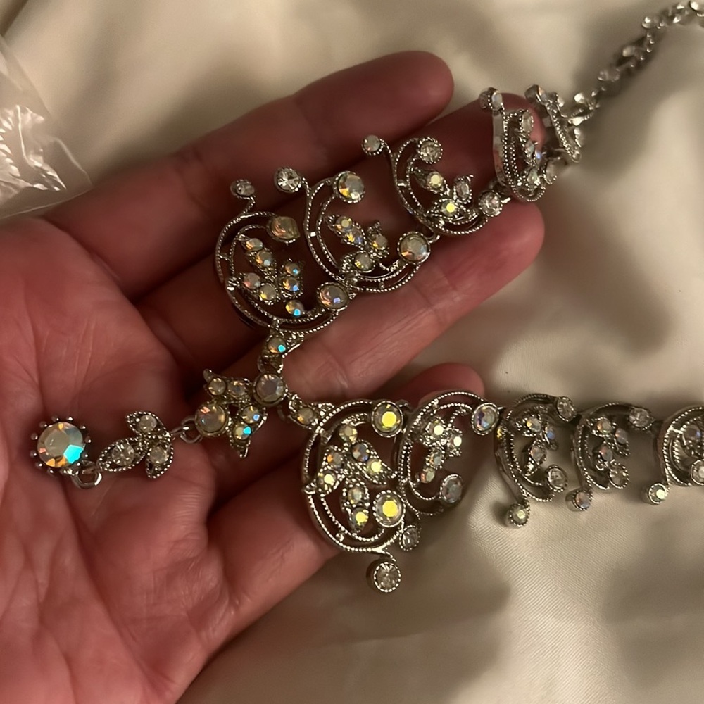 Beautiful Statement Necklace With Rhinestones - image 4